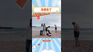 侯明昊当着镜头脱了个精光，冲进大海的那一刻仿佛解脱了#侯明昊#周雨彤