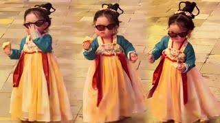 Gufeng drag sister is out on the street, come and meet her#cute#cutebabyfunny