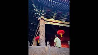 山西运城 “白日依山尽，黄河入海流。欲穷千里目，更上一层楼。”王之涣的这首《登鹳雀楼》，仿佛为运城量身定制的序章，将这座“国宝第一市”，轻轻铺展在历史的长河中，静静流淌。永乐宫里，壁画如梦，仙人衣