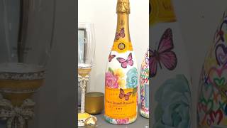 Decoupage a Champagne Bottle with $1 Napkins #bottlepainting #decoupage #glassbottleart #diy