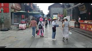 中国🇨🇳贵州省黔南布依族苗族自治州荔波小七孔景区东门出口商业街