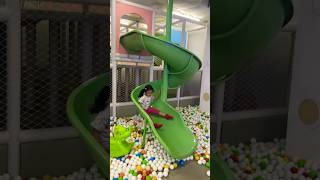 Mandi bola ➡️ Perosotan ➡️ Pasir #liburan #keluarga #mall #nataru #sekolah #playground #viral