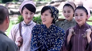 美女特工假扮村姑进城，哪料鬼子果真上当，早已人去楼空！