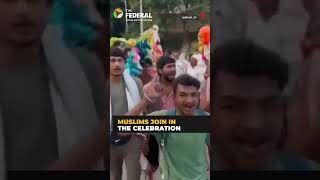 Muslims welcome Kanwariyas with flowers in Amroha