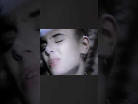 Sinéad O'Connor - Mandinka (Shorts)