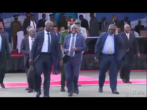 Magufuli funny moments 01 {mauno ya Rais}