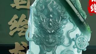 苍龙抬首直指苍穹，拨开云层俯瞰人间。