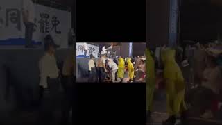 藝人吃屎哥  (藝人)  哪一個單位認證的     網紅「館長」陳之漢今晚出席藍營反惡罷晚會，在台上演說時，突然有人闖近舞台