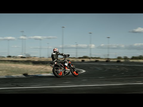 Day 1 MotoVlog of Practicing for the AMA SuperMoto with the Ducati Hypermotard 698 Mono RVE