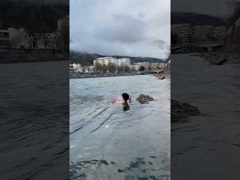 He bet me for 100€ to get into the cold water for 40s. Watch till the end 😂