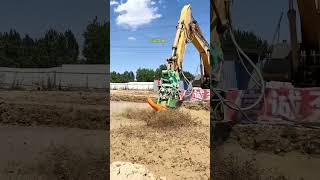 The cutter suction silt pump uses a unique cutter suction design to grind and mix the bottom