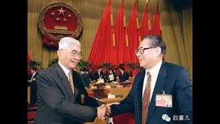 【珍贵画面】江泽民在中南海内部同荣毅仁和胡锦涛谈笑风生送别时候留下的珍贵画面，大家有说有笑，其乐融融的  #曾庆红  #朱镕基