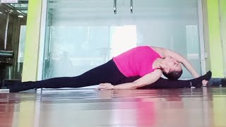 Hanumanasana variation