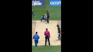 Varun Chakaravarthy traps Will Young in front! | #INDvNZ | #ChampionsTrophyFinal