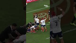 France scores the first try through Mickael Guillard 👏