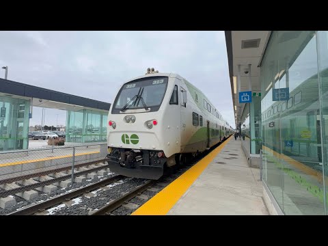 GO Transit Stouffville Line train departing from Miliken Station