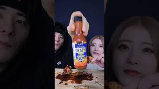 こなんちゃんに激辛チキン食べさせてみた #shorts