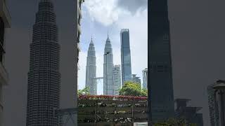 🏙️ 住在KLCC是什么体验？📍 地址写KLCC = 马来西亚顶级名片🏢 双子塔做邻居 = 世界地标在窗外🌆这不只是房子，是身份象征！你觉得KLCC地址值得吗？👇 评论区告诉我