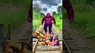 golden colors Cute cat & baby vs herd of bigfoot & train driver tom vfx #funny #short #video