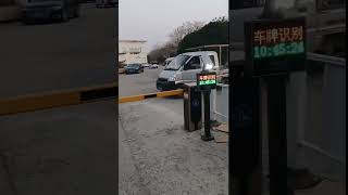 Parking lot license plate recognition and barrier gate system