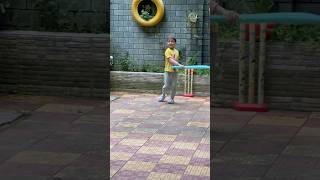 Papa ne ball daali, beta ne chauka maara — papa hairaan!”😄#JuniorVsSenior #DesiMatch #yshorts