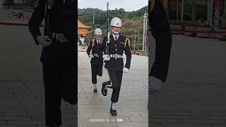 忠烈祠牌樓換哨交接,哇!讓人目不轉睛!!🤩🤩👍 #honorguards #changingofguards #海軍儀隊#忠烈祠#禮兵交接#三軍儀隊