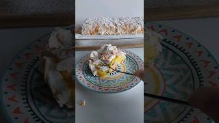 Pavlova Roll Cake #pavlova #rollcake #lemoncake #lemon #meringue #berries #pastry #pastryart