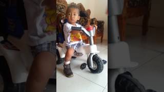 Ctev..akhirnya pake sepatu juga