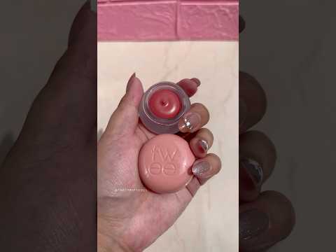 Fwee Lip Pudding pot's texture is so creamy and soft, it glides on like butter🍮💖 #kbeautymakeup