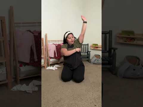 Montessori at Home: Toddler Self Dressing  #montessorimom #montessoriathome