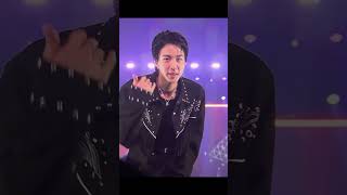 💜💜😱jin kiss 💋 #osaka#live#jin#kimseokjin#viral#shorts#bts#btsarmy#trend#song#japan#army#kpop#yt