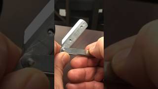How To Install the Blade in a Hinged Shavette Barbers Razor #shaving #skincare #razor #blade #barber
