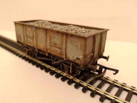 Trying out my new airbrush - weathering, repaints & decals (OO Gauge Model Railway)