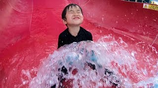 おでかけ マレーシア レゴランド プールであそぼう！スライダーですべるよ！ レオスマイル
