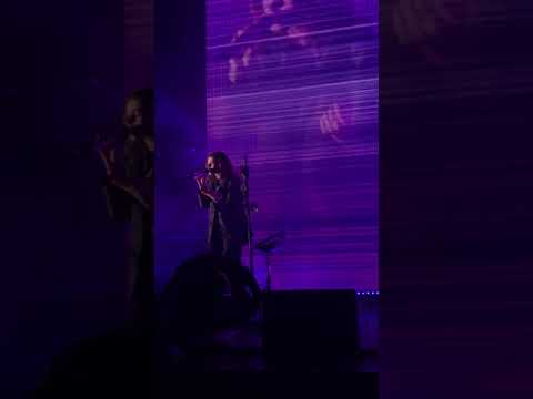 Луна - Поцелуи (Live @ Crocus City Hall, 05.04.2018)