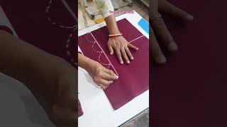 New blouse design cutting ✂️#blouse #blousedesign #fashion #womensfashion #stitching #highlights
