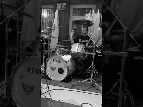 Practising with my Lovely Tama Drum Set from 1978 ..  It’s always Fun to play with thisSet ..