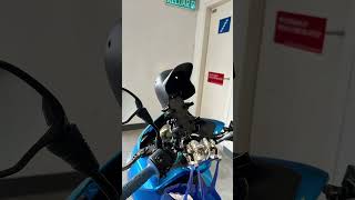 老伙计退休，新伙伴上岗CarPlay 真的香！  旧款DIY小头盔手机支架，今天终于从🏍️KTM光荣退休，移交给我的小羊PCX，继续发挥余热。与此同时，KTM也换上了一个新的简约版支架，以备不时之需