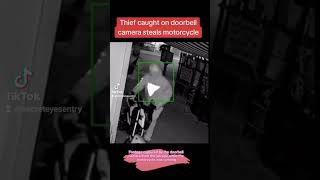 "Thief caught on doorbell camera steals motorcycle" 😱😱