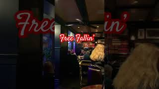 Free fallin’ Tom Petty 🎸🇺🇸🎵#tompetty #freefallin #rock #livemusic #shorts #royalcaribbean