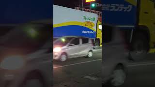 夜のランテック便🚚と夜の黄色いトラック🚚😊