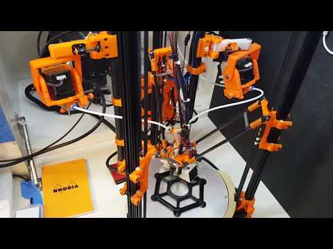 Mid-mounted pivoting extruder demo