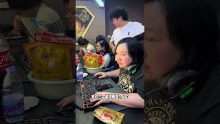 【大胖】人生短短几十年，谁家过年不吃顿饺子站起来了#网吧大神 #网吧挂帐大神 #记录真实生活 网吧挂帐大神叫兽 辣条哥