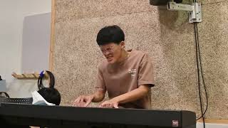 台南-------曾總召彈琴