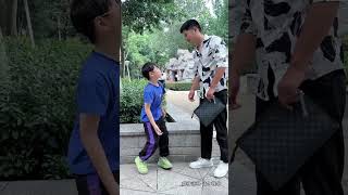 帮助别人是一种美德，被帮助的人更是一种幸运，愿我们的生活都被美好包围！让世界充满爱！#传递正能量#暖阳欣小丫 暖阳???K99#Plot # Emotions # shorts