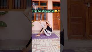 Try this twisting pose✌️#yoga #yogiclifestyle #yogasana #fitness #youtubeshorts #viralvideo #fit