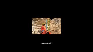 据当地村民描述，崖壁上的这个神秘洞窟会在夜间时不时发出亮光，非常的诡异，为了解开这个迷团，我们找到了这个位于悬崖上的洞穴，当我们利用专业设备进入里面的时候，发现了不可思议的场景，也终于知道晚上为什么