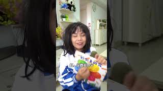 当妈妈想玩手机时#亲子 #搞笑 #宝妈 #funny #熊孩子 #comedy #爆笑 #沙雕 #親子