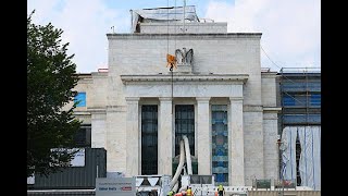 Fed Could Cut Rates by 100 Basis Points Over Next Year, Says Santos