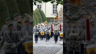 Ehrenformation der Bundeswehr vor dem Schloss🦅🇩🇪#bundeswehr #militär #soldaten #army #parade #brd